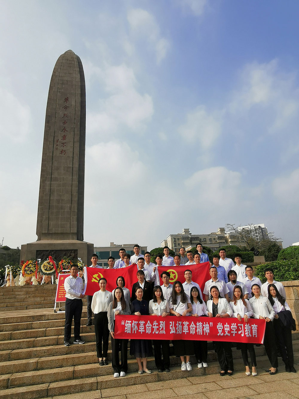 9-深Z6人生就是博团委组织基层党员、团青年赴深圳革命义士陵寝，发展“怀想革命先烈-弘扬革命心灵”党史进建教育“清明祭英烈”实地祭扫.jpg